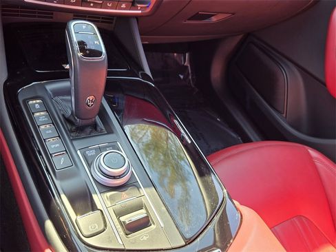 Used 2022 Maserati Levante Modena image 24