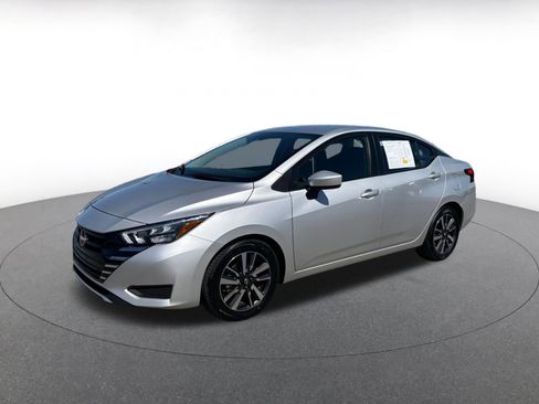Used 2025 Nissan Versa SV FWD image 4