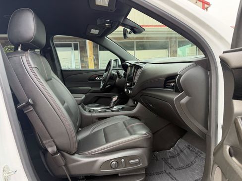 Used 2023 Chevrolet Traverse RS FWD image 28