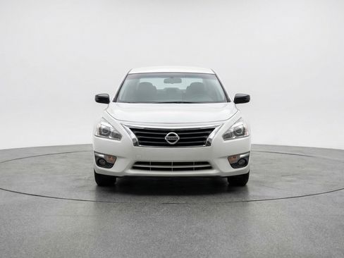 Used 2025 Nissan Altima 2.5 SV FWD image 2