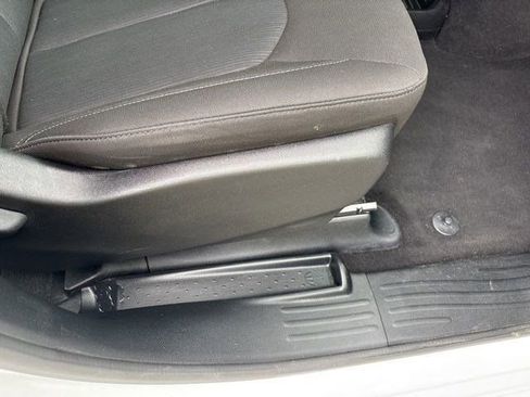 Used 2023 Chrysler Pacifica Touring FWD image 36