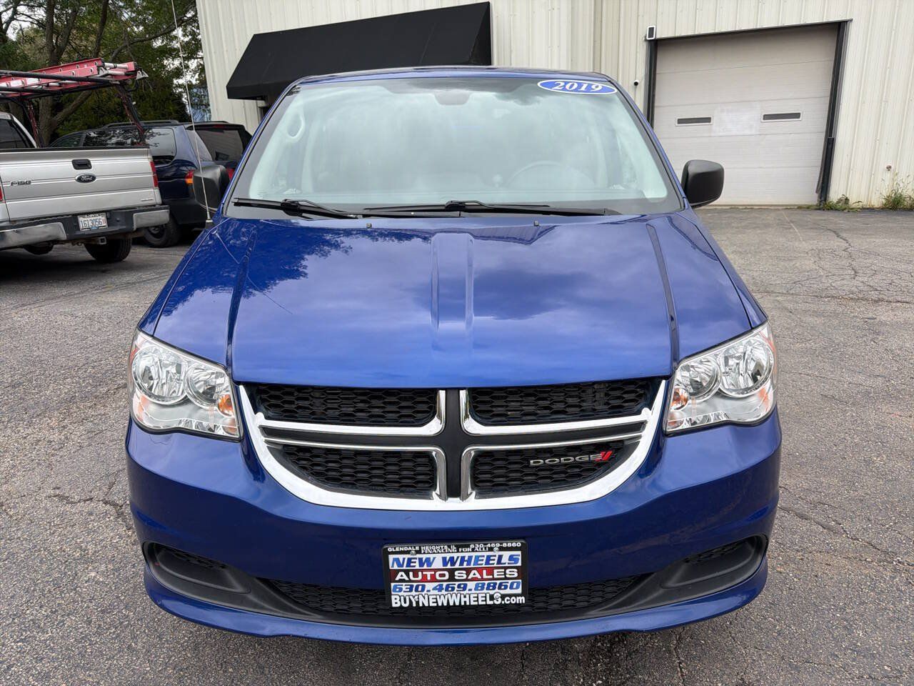 Used 2019 Dodge Grand Caravan SE FWD image 2