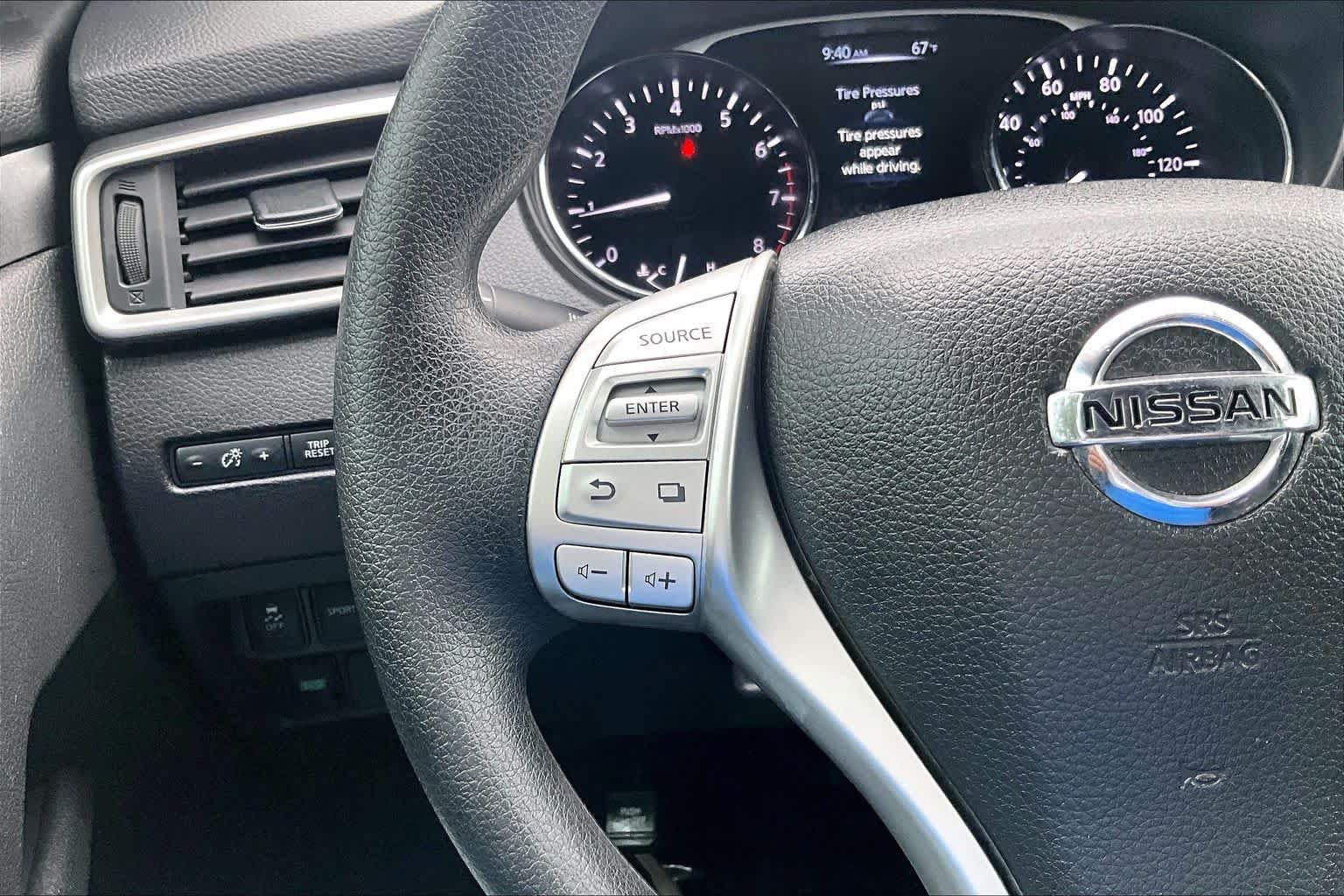 Used 2016 Nissan Rogue S AWD/4WD image 24