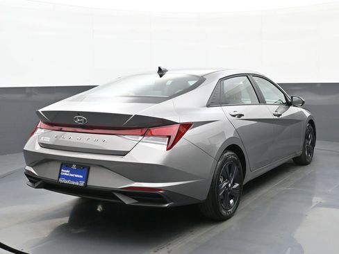 Certified 2023 Hyundai Elantra SEL image 3