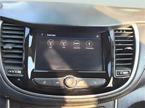 Used 2022 Chevrolet Trax LT w/ LT Convenience Package image 31