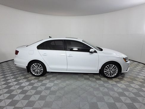 Used 2016 Volkswagen Jetta SEL w/ Lighting Package FWD image 4
