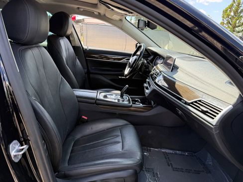 Used 2018 BMW 740i image 18
