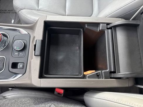 Used 2020 Chevrolet Traverse Premier image 21