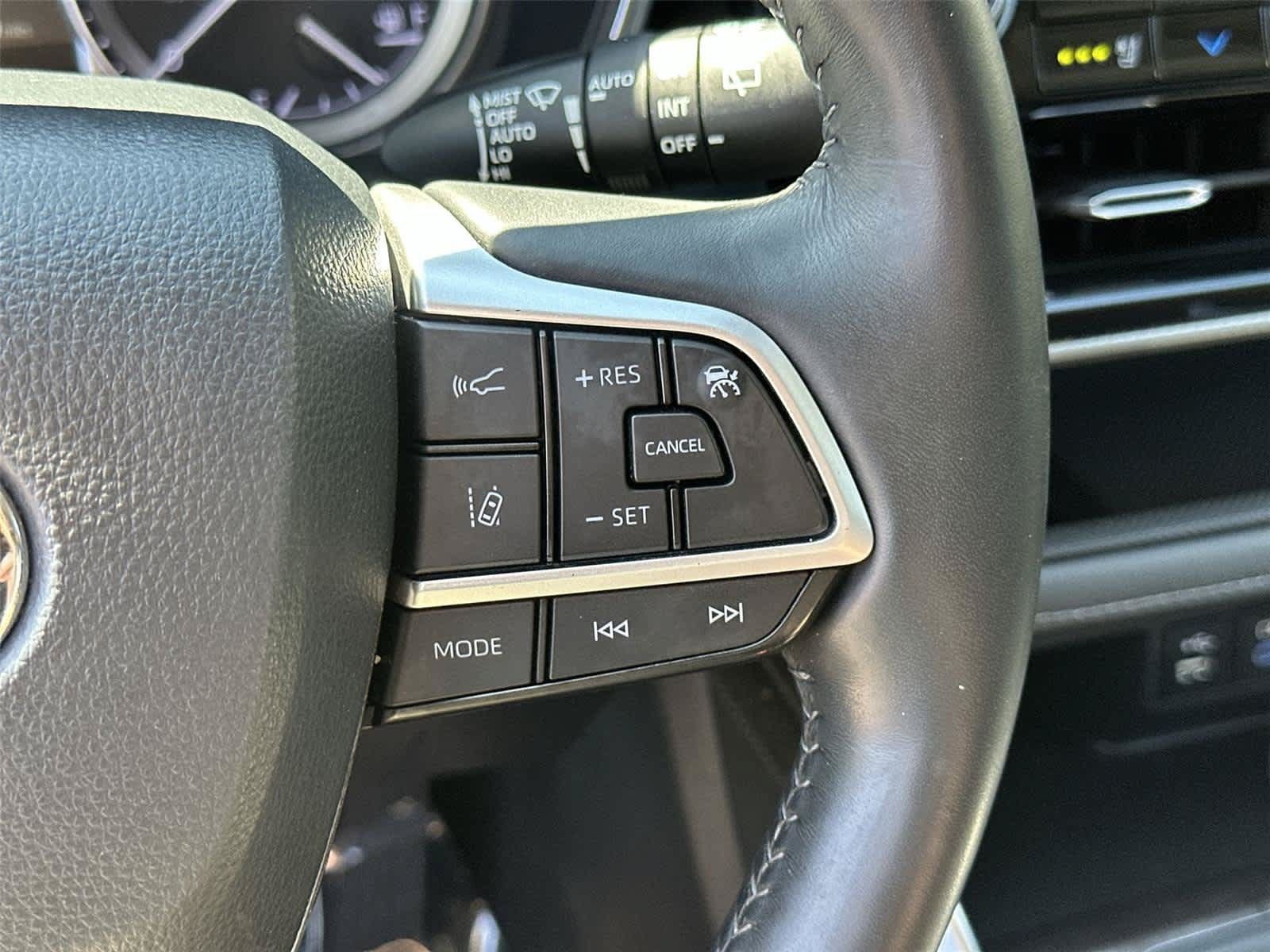 Used 2022 Toyota Highlander Platinum FWD image 35
