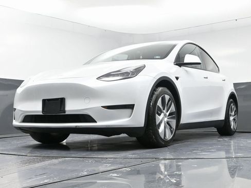Used 2023 Tesla Model Y Long Range image 53