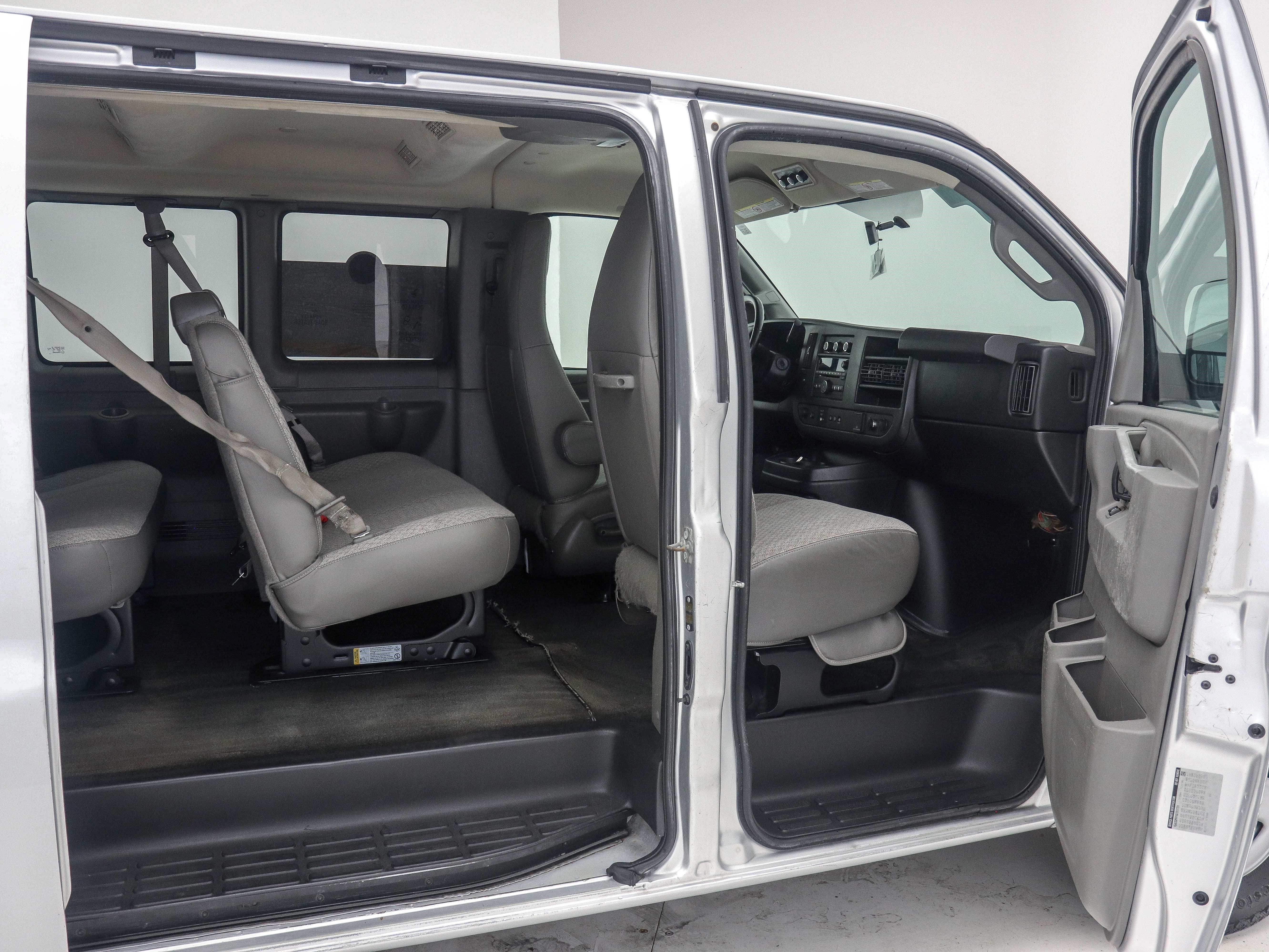 Used 2016 Chevrolet Express 3500 LT w/ LT Preferred Equipment Group RWD image 11