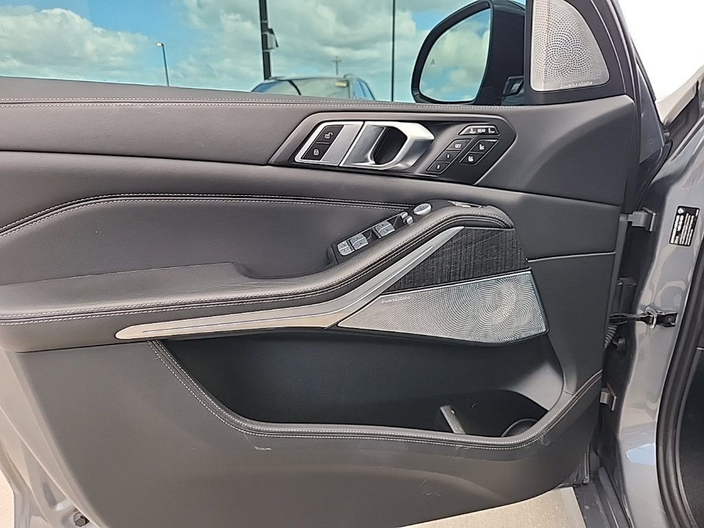 Used 2024 BMW ALPINA XB7 AWD/4WD image 7