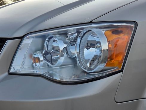 Used 2015 Dodge Grand Caravan SXT w/ UConnect Hands-Free Group image 4