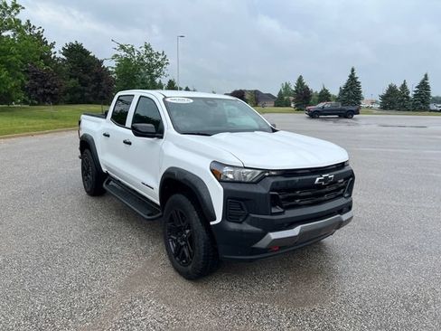 Used 2024 Chevrolet Colorado Trail Boss w/ Advanced Trailering Package AWD/4WD image 3