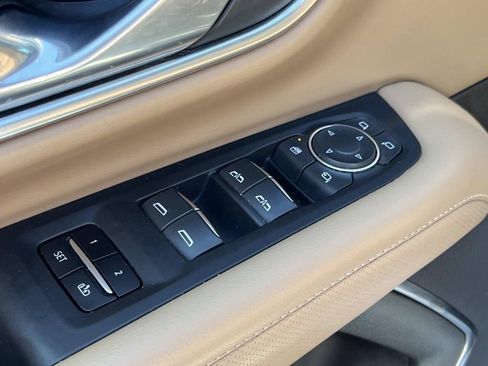 Used 2021 Chevrolet Tahoe Premier w/ Premium Package AWD/4WD image 14