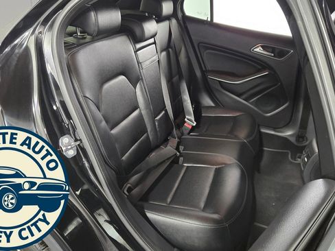 Used 2019 Mercedes-Benz GLA 250 GLA 250 image 32