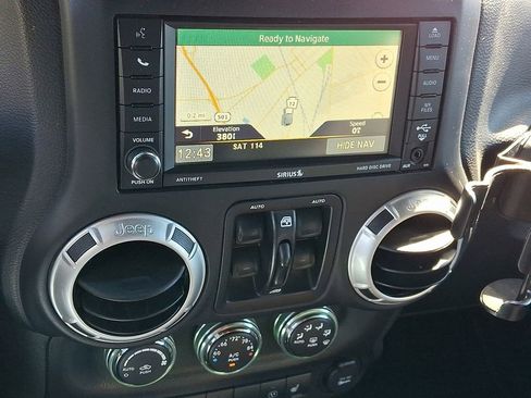 Used 2016 Jeep Wrangler Unlimited Rubicon image 15