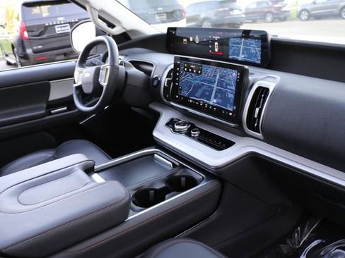 Certified 2025 Ford Expedition Active AWD/4WD image 13