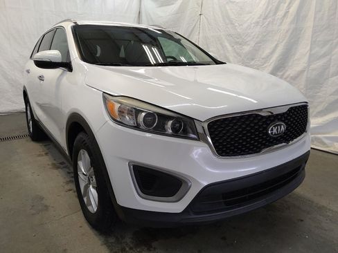 Used 2016 Kia Sorento LX w/ LX Convenience Package image 13