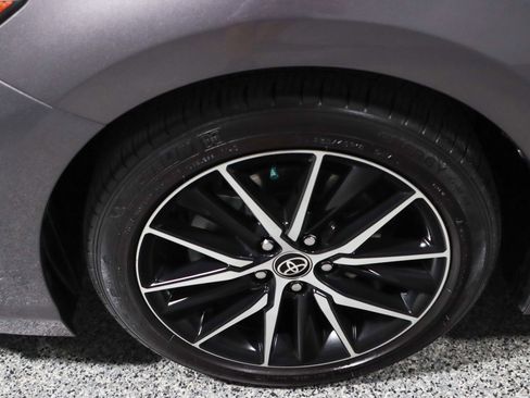 Used 2023 Toyota Camry SE FWD image 11