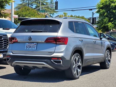 Used 2022 Volkswagen Taos SEL w/ Panoramic Sunroof Package AWD/4WD image 6