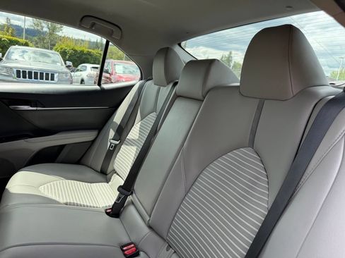 Used 2020 Toyota Camry SE FWD image 29