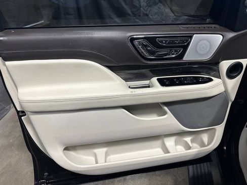 Used 2020 Lincoln Navigator L Black Label w/ Cargo Convenience Package AWD/4WD image 11