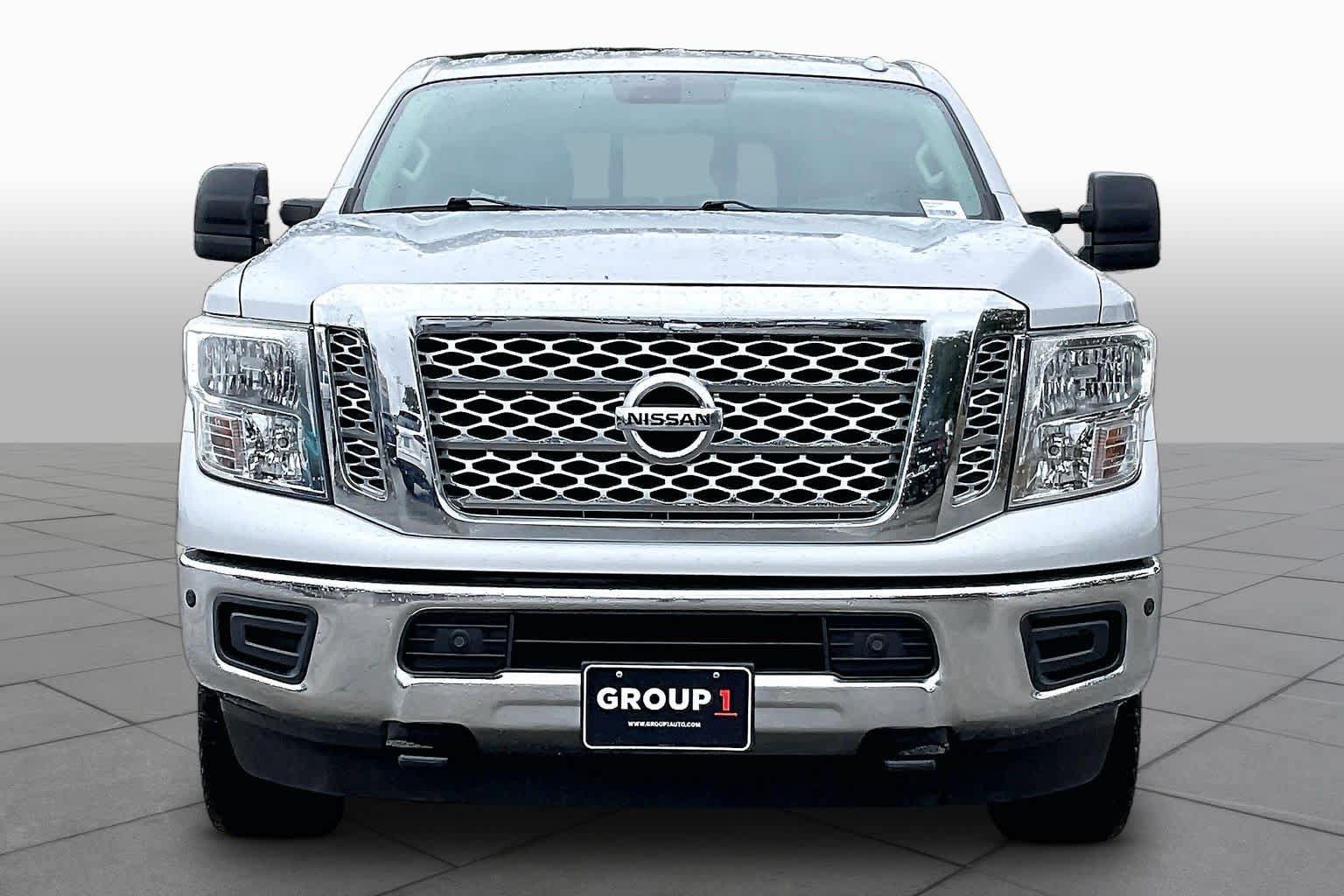Used 2018 Nissan Titan SV w/ SV Convenience Package AWD/4WD image 4