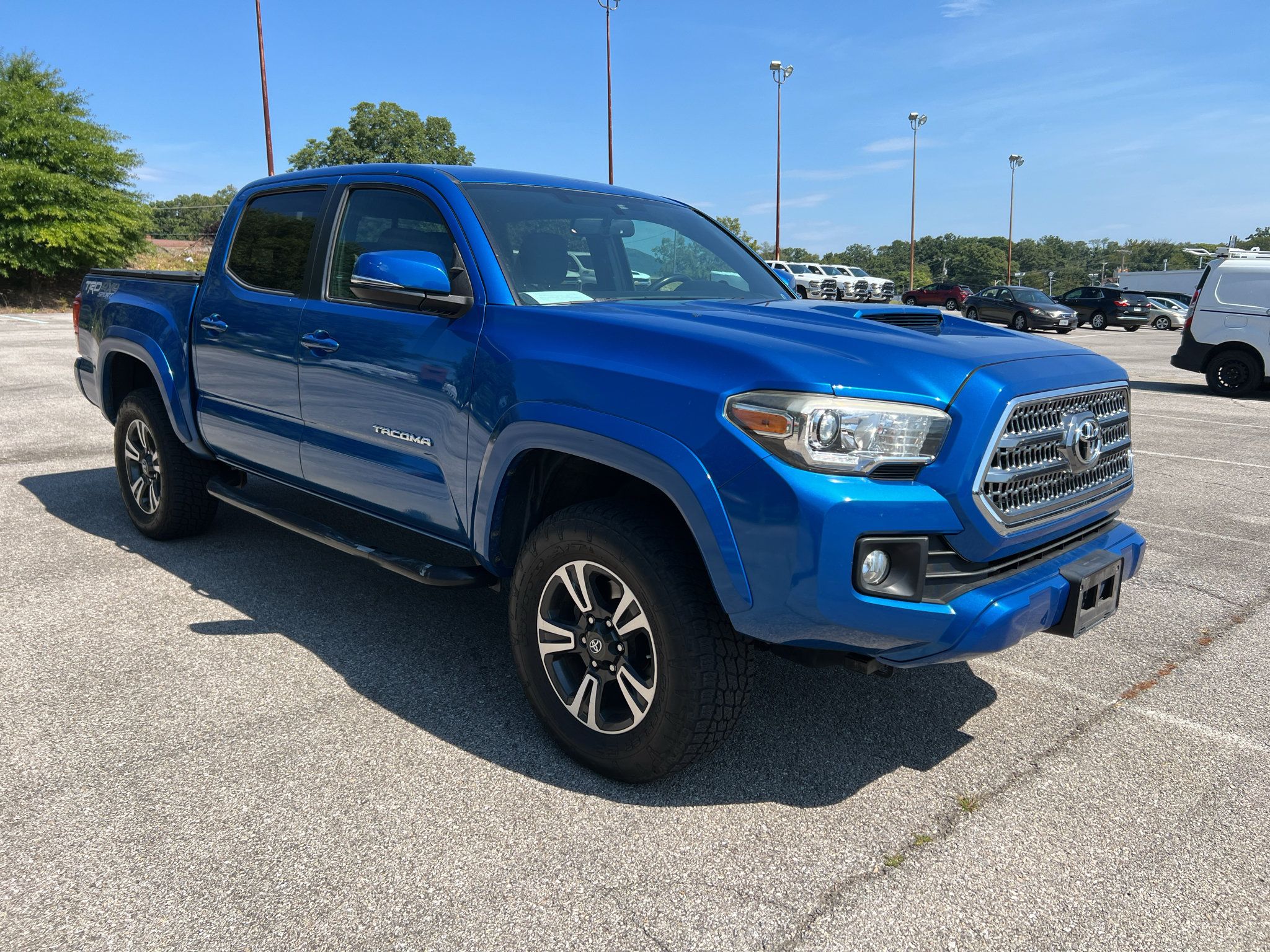 Used 2016 Toyota Tacoma TRD Sport w/ Towing Package AWD/4WD image 1