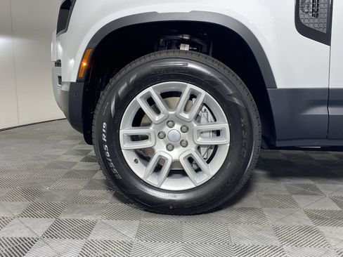 Used 2025 Land Rover Defender 110 S image 9