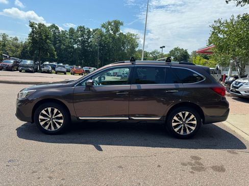 Used 2019 Subaru Outback 3.6R Touring AWD/4WD image 4