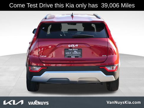 Used 2023 Kia Niro EX image 5