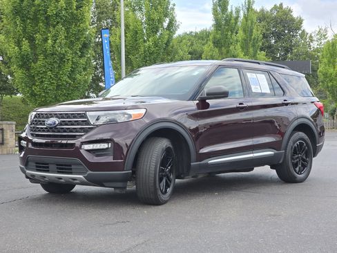 Used 2023 Ford Explorer XLT w/ Equipment Group 202A AWD/4WD image 27