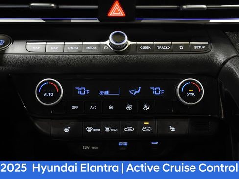 Certified 2025 Hyundai Elantra SEL FWD image 21