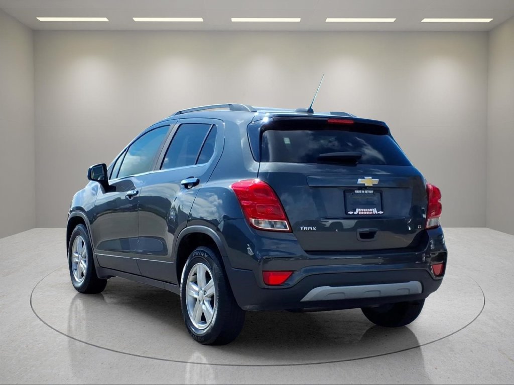 Used 2017 Chevrolet Trax LT w/ LT Convenience Package FWD image 6