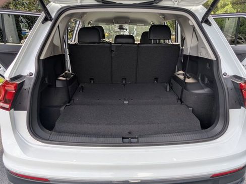 Used 2024 Volkswagen Tiguan SE FWD image 7