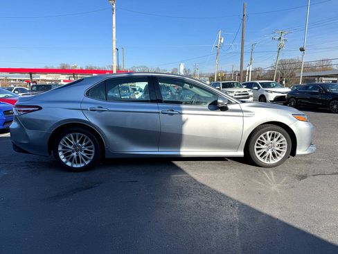 Used 2020 Toyota Camry XLE image 4