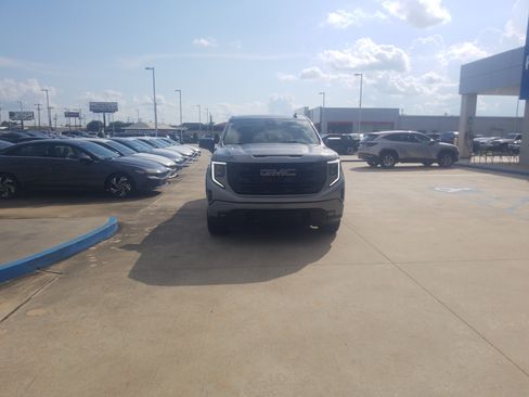 Used 2025 GMC Sierra 1500 Elevation RWD image 2