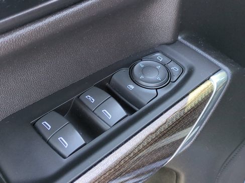 Used 2022 Chevrolet Silverado 1500 LT AWD/4WD image 15