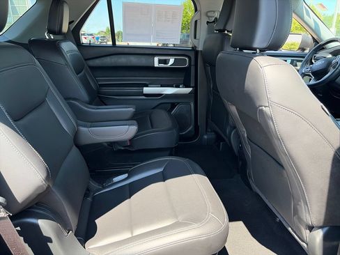 Used 2023 Ford Explorer XLT w/ Equipment Group 202A AWD/4WD image 31