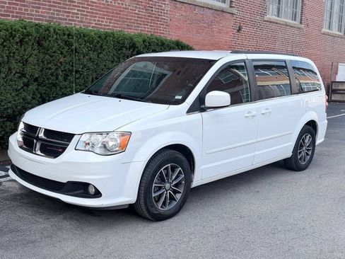 Used 2017 Dodge Grand Caravan SXT FWD image 1