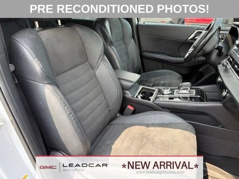 Used 2023 Mitsubishi Outlander SE Black Edition AWD/4WD image 11