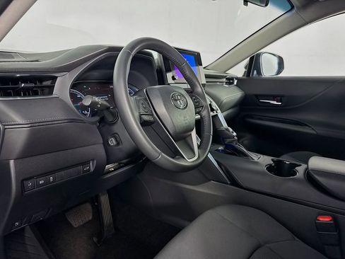 Used 2023 Toyota Venza LE image 12