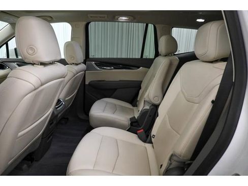 Used 2022 Cadillac XT6 Premium Luxury w/ Technology Package image 19