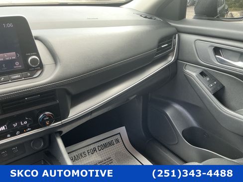 Used 2024 Nissan Rogue SV FWD image 24