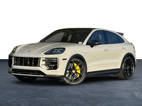 Used 2024 Porsche Cayenne Turbo GT image 2