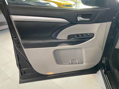 Used 2017 Toyota Highlander XLE image 15