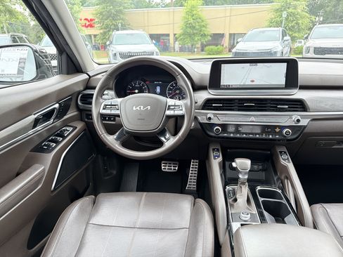 Used 2022 Kia Telluride SX w/ Towing Package FWD image 3