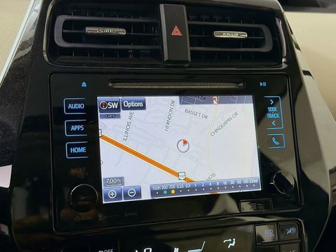 Used 2018 Toyota Prius Three w/ Advanced Technology Package image 18