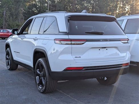 New 2025 Jeep Grand Cherokee Altitude image 5